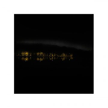 Claire Fasulo Photographe Lille reflets d'arbres dans l'eau nuit tons jaunes