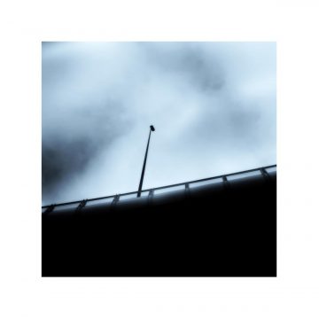 Claire Fasulo Photographe Lille lampadaire nuages tons bleus